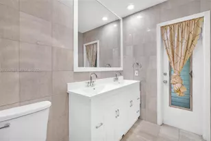 3441 N Hills Dr, Hollywood, FL 33021 - Photo 23
