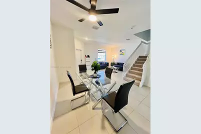 2562 SE 29th St, Homestead, FL 33035 - Photo 3