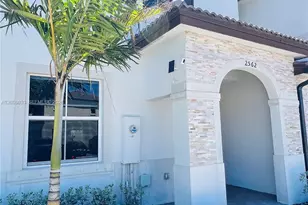 2562 SE 29th St, Homestead, FL 33035 - Photo 9