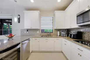 8723 NW 102nd Pl, Doral, FL 33178 - Photo 7