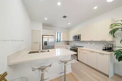 4648 NW 83rd Ave, Doral, FL 33166 - Photo 11