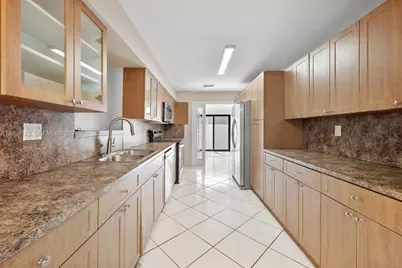 10320 SW 38th Ter, Miami, FL 33165 - Photo 9