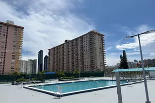 301 174th St, Sunny Isles Beach, FL 33160 - Photo 23