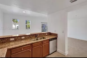 11401 NW 89th St, Doral, FL 33178 - Photo 9