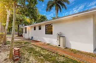 578 SW 2nd St, Florida City, FL 33034 - Photo 5