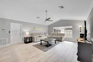 9841 SW 1st St, Plantation, FL 33324 - Photo 11
