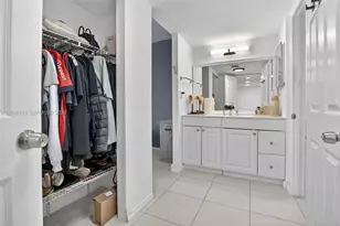 3675 N Country Club Dr, Aventura, FL 33180 - Photo 23