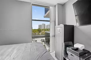 3675 N Country Club Dr, Aventura, FL 33180 - Photo 29