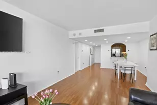 3675 N Country Club Dr, Aventura, FL 33180 - Photo 9