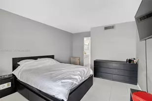 3675 N Country Club Dr, Aventura, FL 33180 - Photo 21