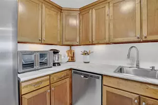 3675 N Country Club Dr, Aventura, FL 33180 - Photo 13