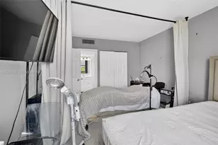 3675 N Country Club Dr, Aventura, FL 33180 - Photo 29