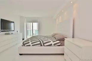 100 Bayview Dr, Sunny Isles Beach, FL 33160 - Photo 9