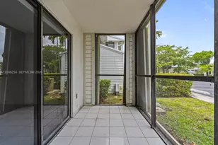 903 NE 199th St, Miami, FL 33179 - Photo 37