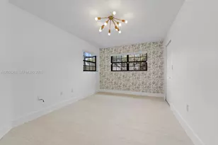 903 NE 199th St, Miami, FL 33179 - Photo 25