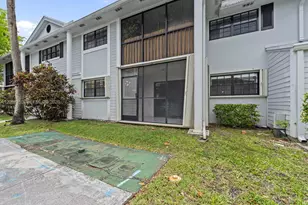 903 NE 199th St, Miami, FL 33179 - Photo 39