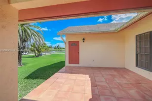 19900 SW 326th St, Homestead, FL 33030 - Photo 9