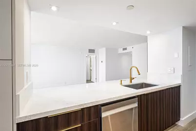 2000 Towerside Ter #1506, Miami, FL 33138 - Photo 11