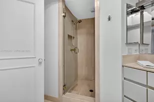 3000 Island Blvd, Aventura, FL 33160 - Photo 35