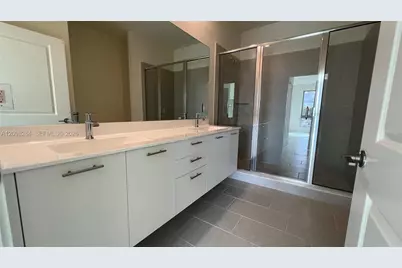 8167 NW 41st St #E-307, Doral, FL 33166 - Photo 7