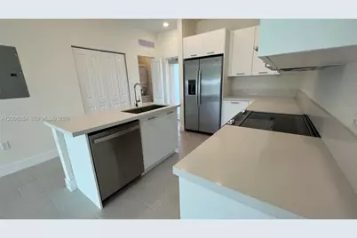 8167 NW 41st St #E-307, Doral, FL 33166 - Photo 5