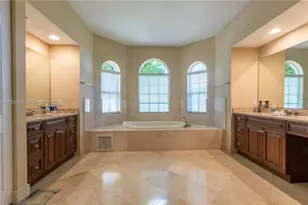 12743 N Winners Cir, Davie, FL 33330 - Photo 11
