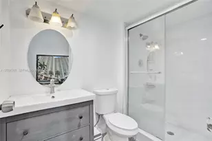 100 Bayview Dr, Sunny Isles Beach, FL 33160 - Photo 25