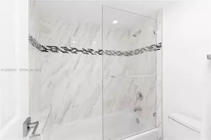 3701 N Country Club Dr, Aventura, FL 33180 - Photo 23