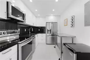 3701 N Country Club Dr, Aventura, FL 33180 - Photo 9