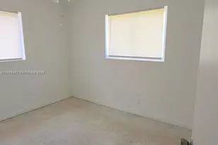 250 NE 41st St, Oakland Park, FL 33334 - Photo 11