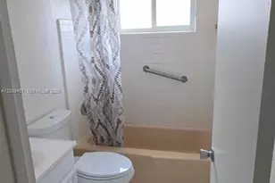 250 NE 41st St, Oakland Park, FL 33334 - Photo 7