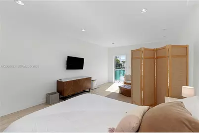 2445 Lake Pancoast Dr #M, Miami Beach, FL 33140 - Photo 9