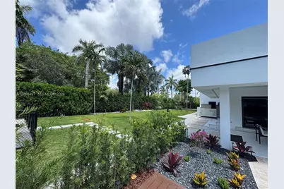 10475 SW 72nd Ave, Pinecrest, FL 33156 - Photo 17