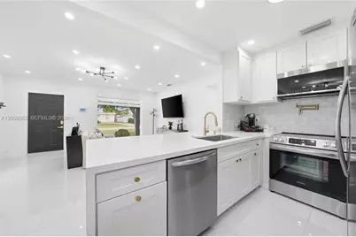 10860 SW 40th Ter, Miami, FL 33165 - Photo 9