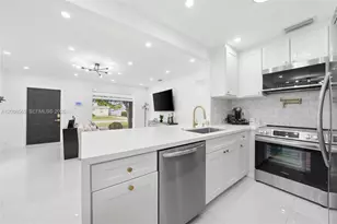 10860 SW 40th Terrace, Miami, FL 33165 - Photo 9