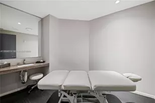 1300 Brickell Bay Dr, Miami, FL 33131 - Photo 25