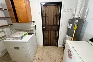 5373 W 10th Ct, Hialeah, FL 33012 - Photo 15