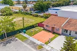 8800 NW 118th St, Hialeah Gardens, FL 33018 - Photo 17