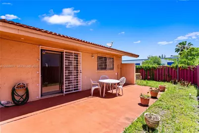 8800 NW 118th St, Hialeah Gardens, FL 33018 - Photo 13
