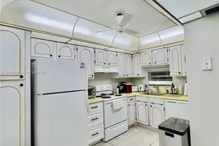 9820 S Hollybrook Lake Dr, Pembroke Pines, FL 33025 - Photo 3