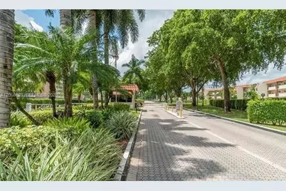 9820 S Hollybrook Lake Dr #202, Pembroke Pines, FL 33025 - Photo 35
