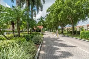 9820 S Hollybrook Lake Dr, Pembroke Pines, FL 33025 - Photo 35