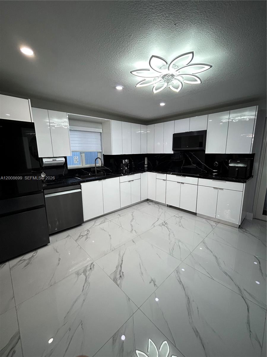 367 W 33rd St - 367 W 33rd St, Hialeah, FL 33012 Luxury Property | Jose Angel Pina