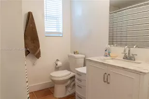 611 74th St, Miami Beach, FL 33141 - Photo 29