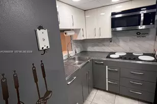 488 NW 165th St Rd, Miami, FL 33169 - Photo 13