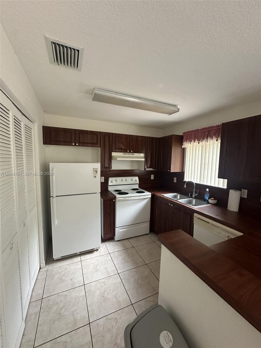 7125 NW 173rd Dr #2401 - 7125 NW 173rd Dr #2401, Hialeah, FL 33015 Luxury Property | Jose Angel Pina
