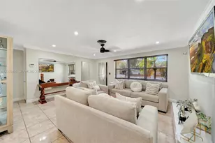 565 NE 160th St, Miami, FL 33162 - Photo 3