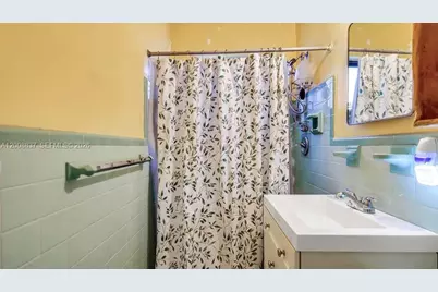 1201 NE 144th St, Miami, FL 33161 - Photo 19