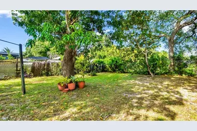 1201 NE 144th St, Miami, FL 33161 - Photo 25