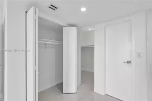 100 Bayview Dr, Sunny Isles Beach, FL 33160 - Photo 13